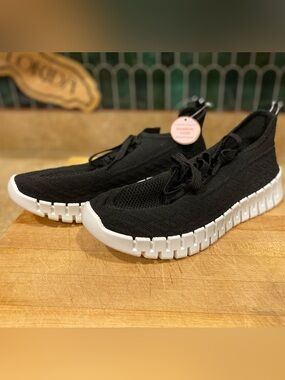 🖤 Danskin Black & White Comfort Sneakers – Size 10 🖤